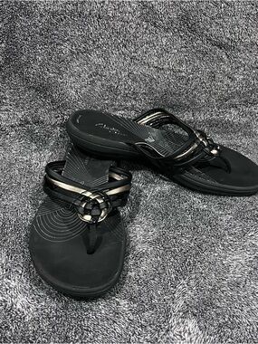 Clarks Women's Breeze Coral Cloudsteppers Flip-Flops sandals black size 8